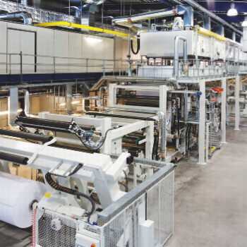 The translation of "über Herma Kachel" is "sobre Herma Kachel." 

If you need more context or a specific sentence, please provide additional details!