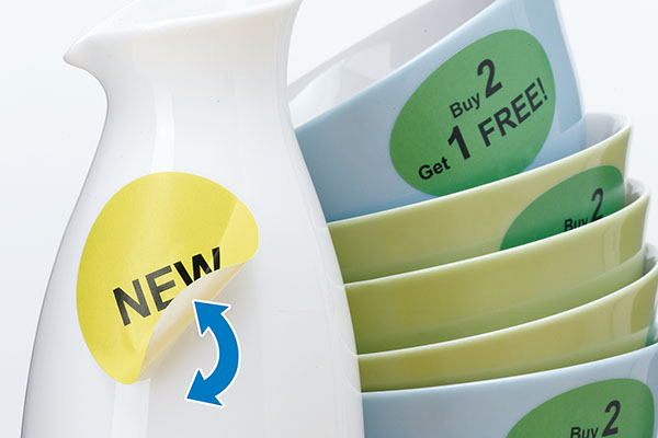 Etiquetas publicitarias para una identificación rápida y llamativa de productos.