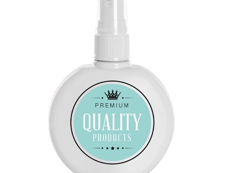 Sprühflasche mit einem Etikett, das "Premium Quality Products" in blauer Schrift auf weißem Hintergrund zeigt.