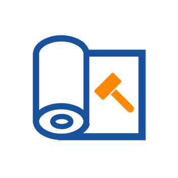 Rolle Tapete und Pinsel, symbolisieren Renovierungs- oder Malerarbeiten.