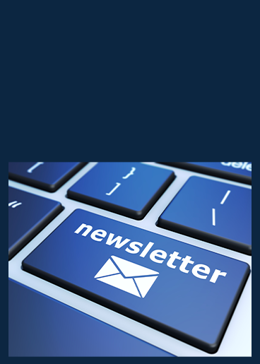 Tastatur mit einem blauen Schlüssel, der das Wort „newsletter“ und ein Briefsymbol zeigt.