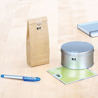 Texto: "Imagen de aplicación de etiquetas de cierre en diferentes envases