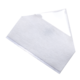 Ein weißes, gefaltetes Blatt Papier mit einer transparenten Folie an einer Ecke, das auf einer weißen Oberfläche liegt.