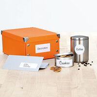 Imagen de aplicación de etiquetas universales en diferentes objetos