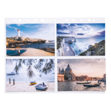 Vier Landschaftsaufnahmen: ein Leuchtturm an der Küste, eine Klippe am Meer, ein Strand mit Booten und eine Stadtansicht mit historischen Gebäuden.