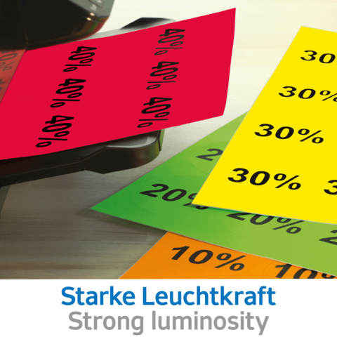 Bunte Rabattkarten in verschiedenen Farben mit Prozentangaben, darunter 10%, 20%, 30% und 40%, auf einem Tisch.