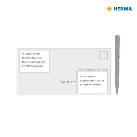 Briefumschlag mit Absender- und Empfängerdaten, einschließlich Adressen und Maßangaben in Millimetern und Zoll. Logo von HERMA oben rechts.
